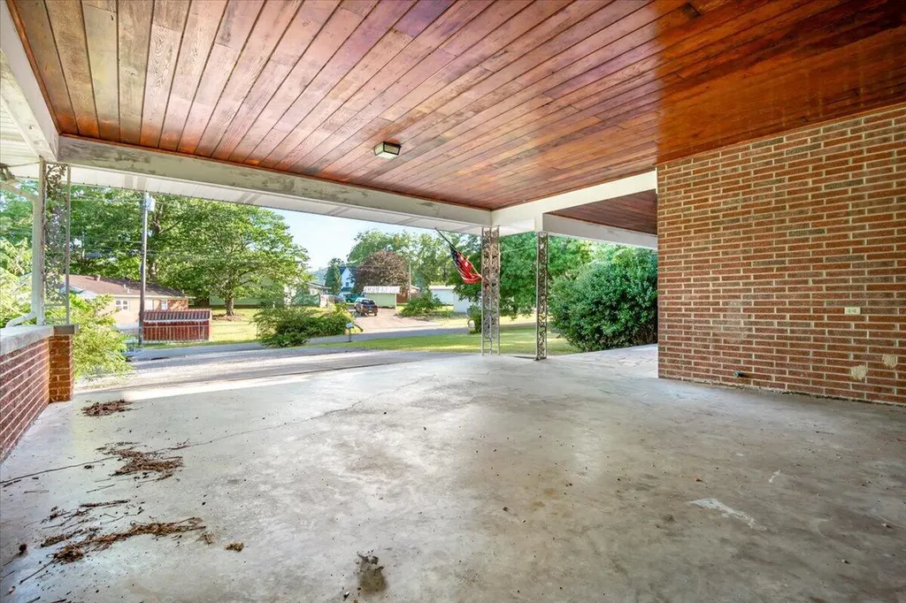 20 N 12th Street Williamsburg KY 40769