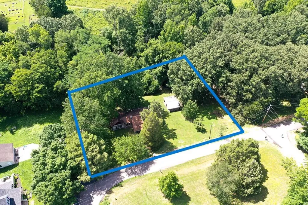 410 Canton Lakeshore Drive Cadiz KY 42211
