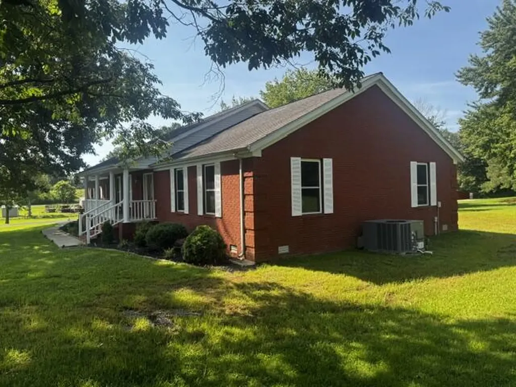 4213 Kentucky 80 W Mayfield KY 42066