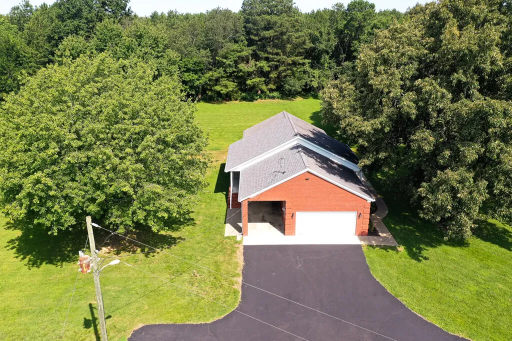 4213 Kentucky 80 W Mayfield KY 42066