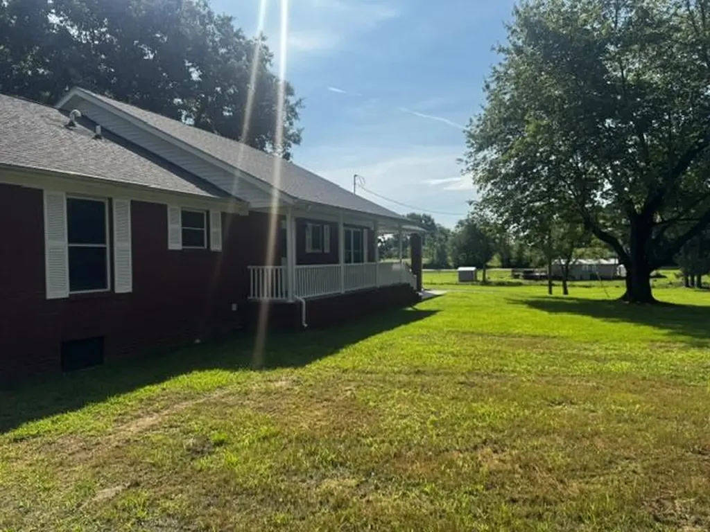 4213 Kentucky 80 W Mayfield KY 42066