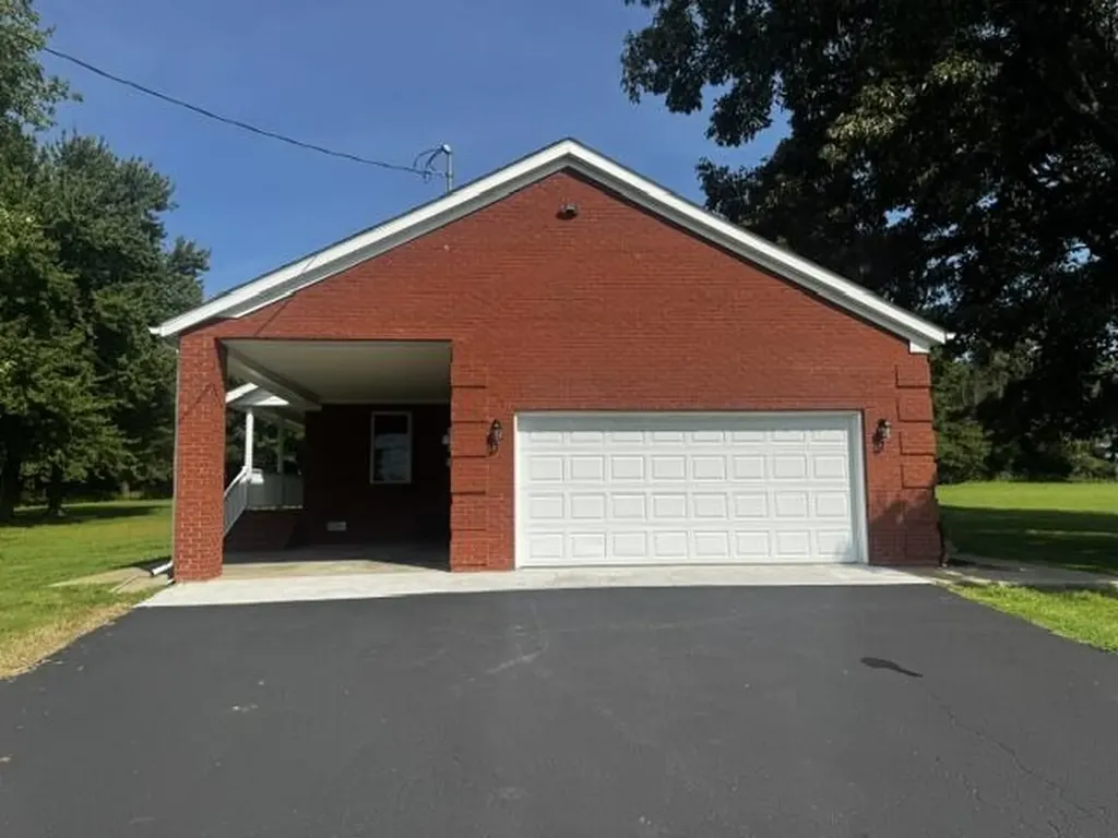 4213 Kentucky 80 W Mayfield KY 42066