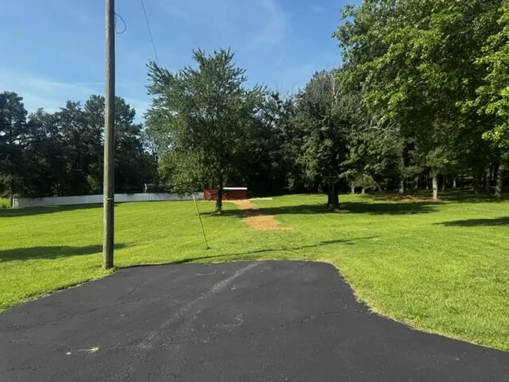 4213 Kentucky 80 W Mayfield KY 42066