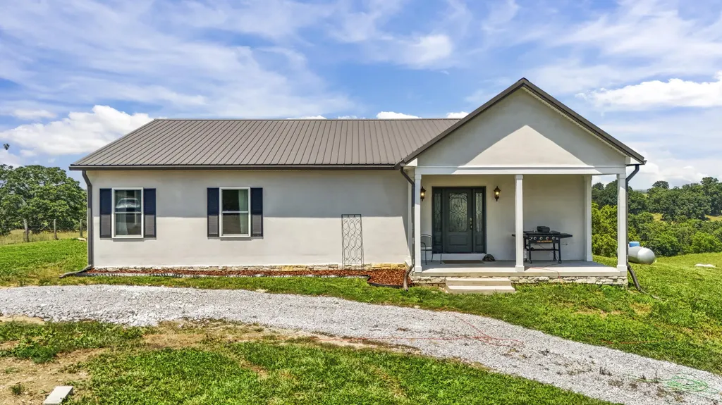 1518 Hughes Lane Cynthiana KY 41031