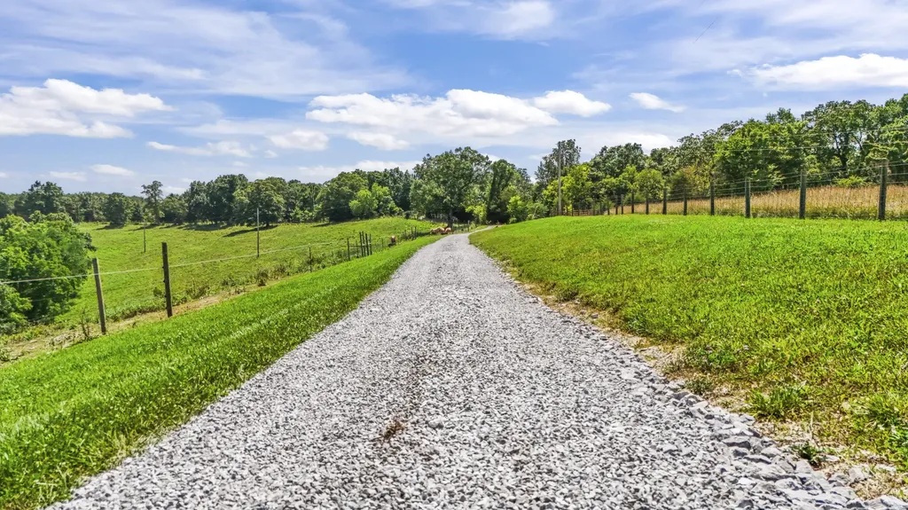 1518 Hughes Lane Cynthiana KY 41031