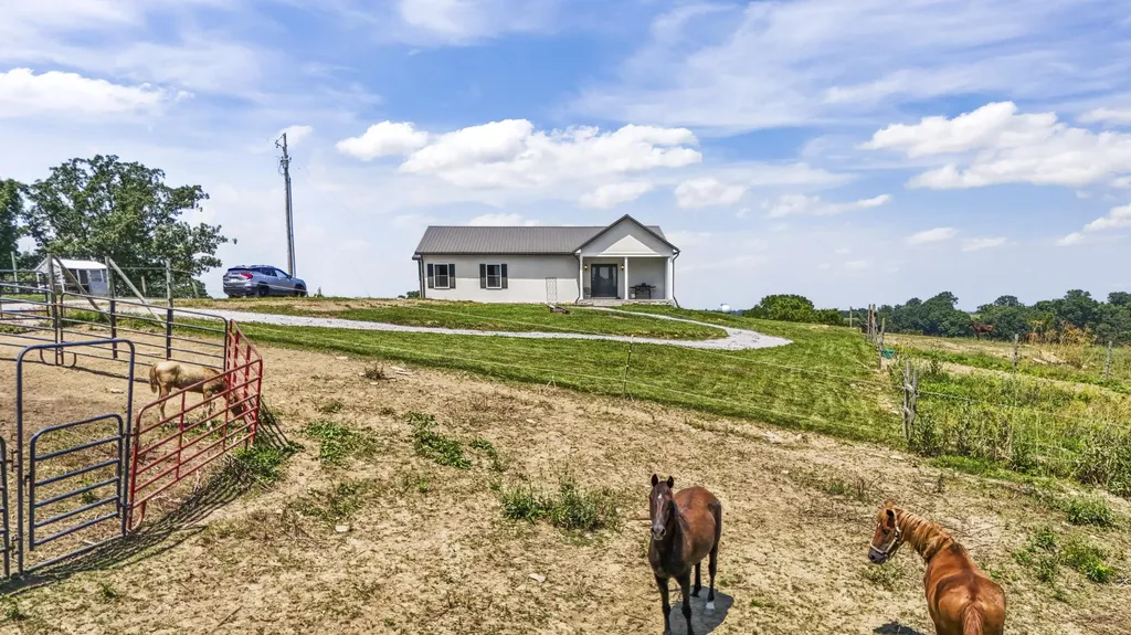 1518 Hughes Lane Cynthiana KY 41031