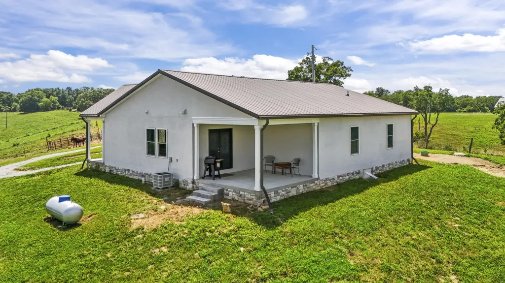 1518 Hughes Lane Cynthiana KY 41031