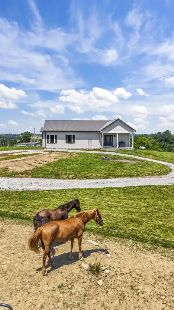 1518 Hughes Lane Cynthiana KY 41031