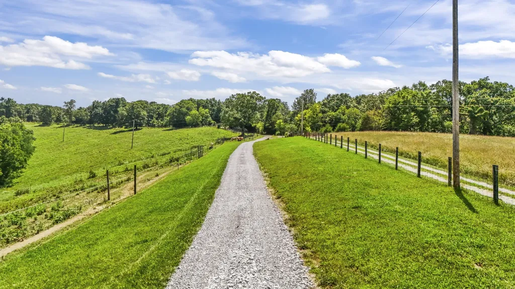 1518 Hughes Lane Cynthiana KY 41031