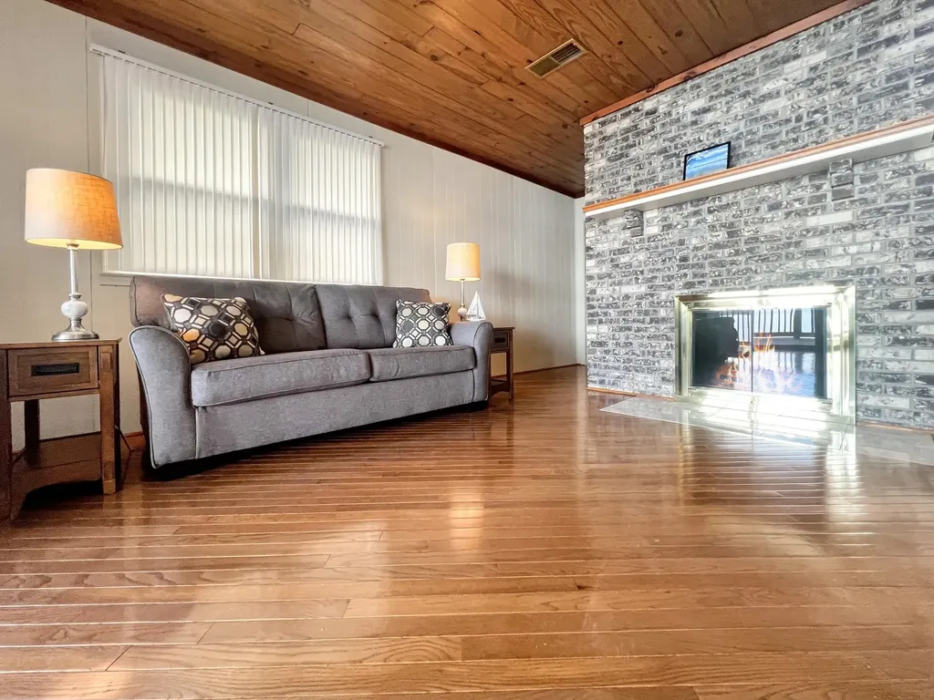 173 Arthur Court Gilbertsville KY 42044