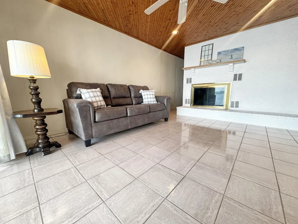 173 Arthur Court Gilbertsville KY 42044