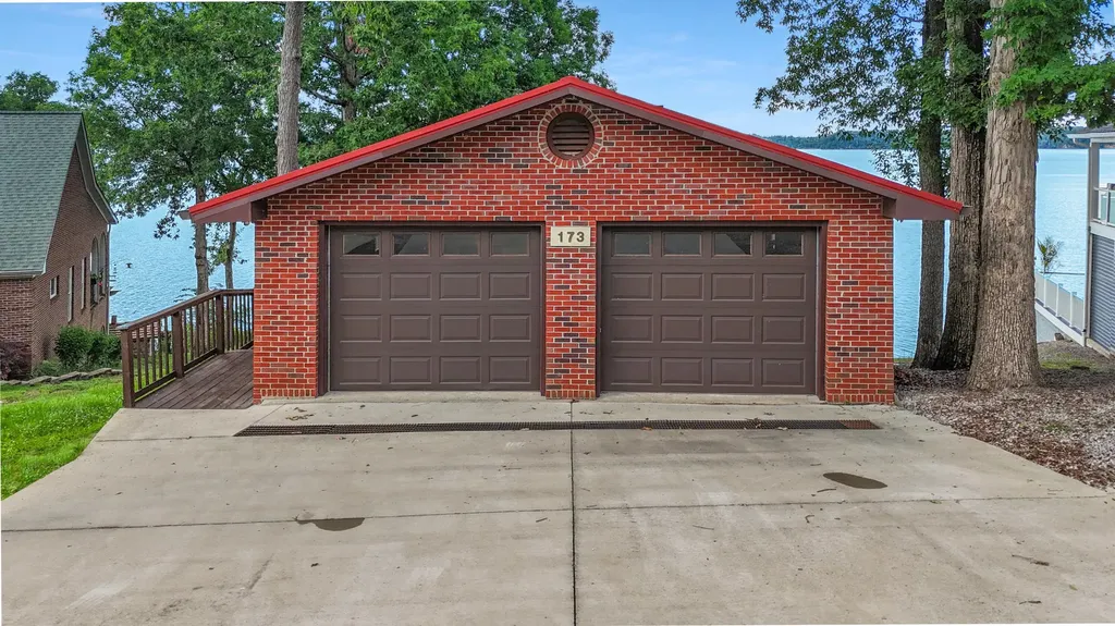 173 Arthur Court Gilbertsville KY 42044