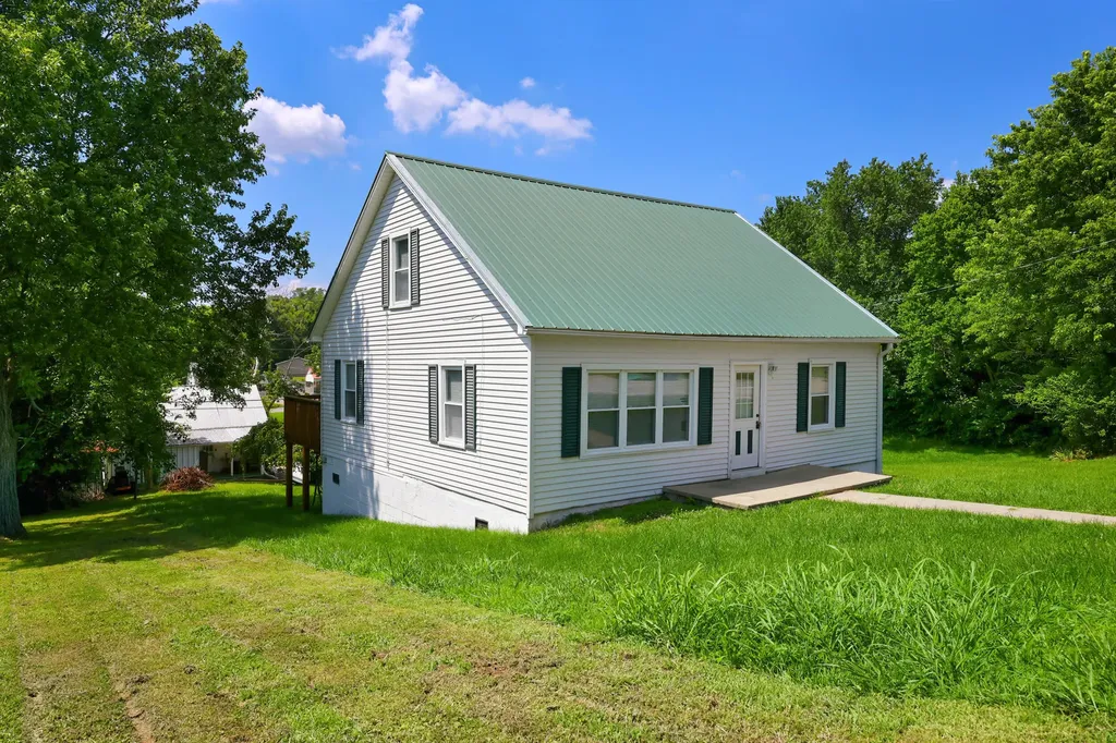 518 Graham Avenue Harrodsburg KY 40330