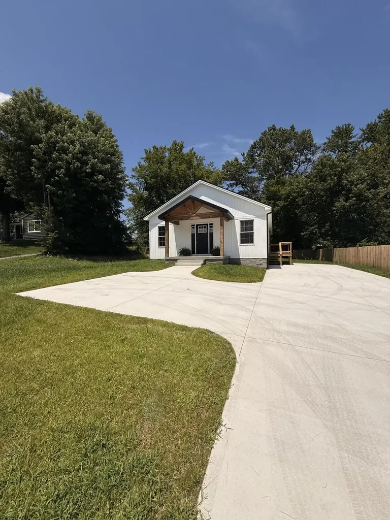 1011 W Shelby Street Junction City KY 40440