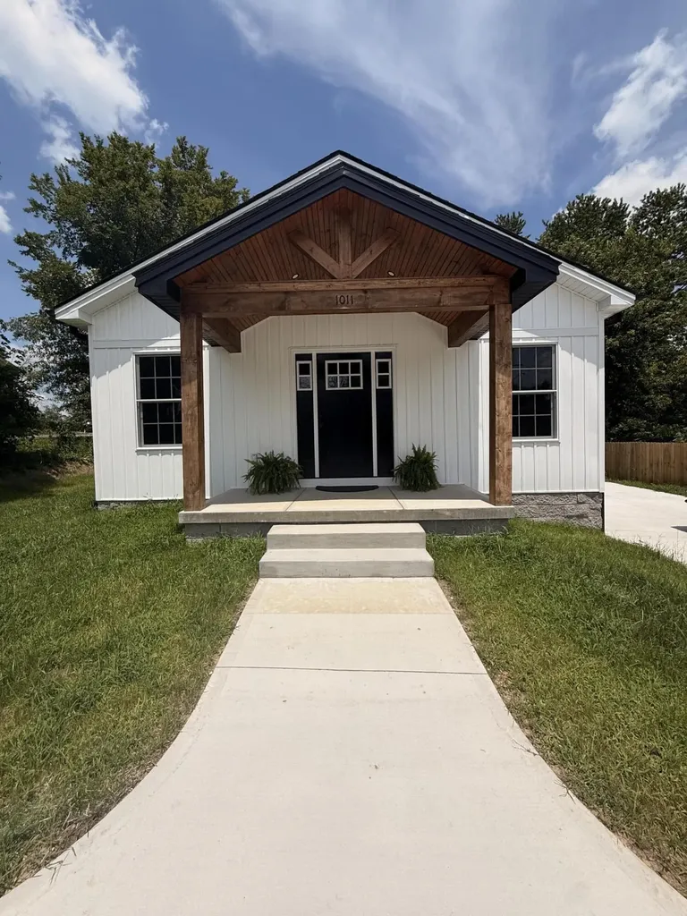 1011 W Shelby Street Junction City KY 40440