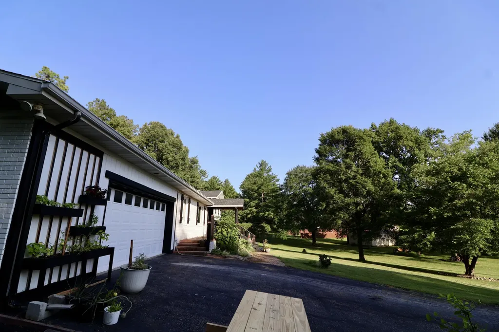 588 Bay Lane Cadiz KY 42211