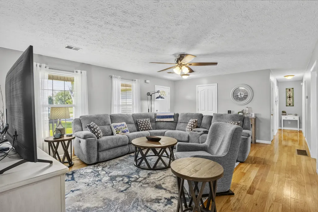 320 Kings Trace Drive Berea KY 40403