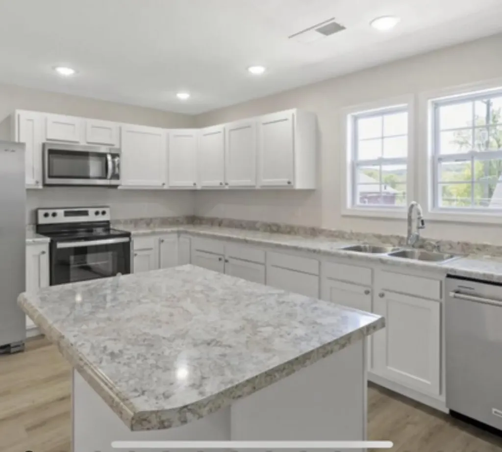 275 Broadway Street Irvine KY 40336