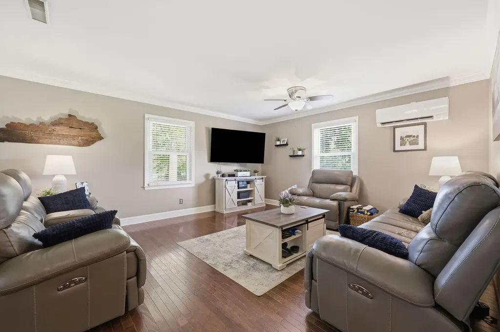 5061 Mt Horeb Pike Lexington KY 40511