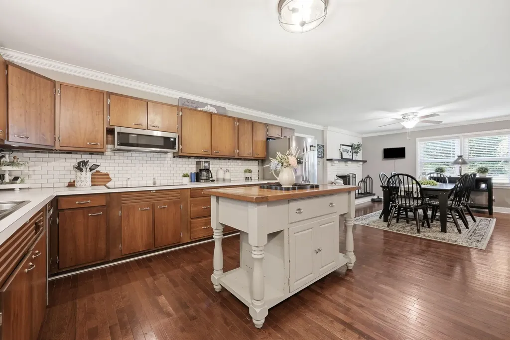 5061 Mt Horeb Pike Lexington KY 40511