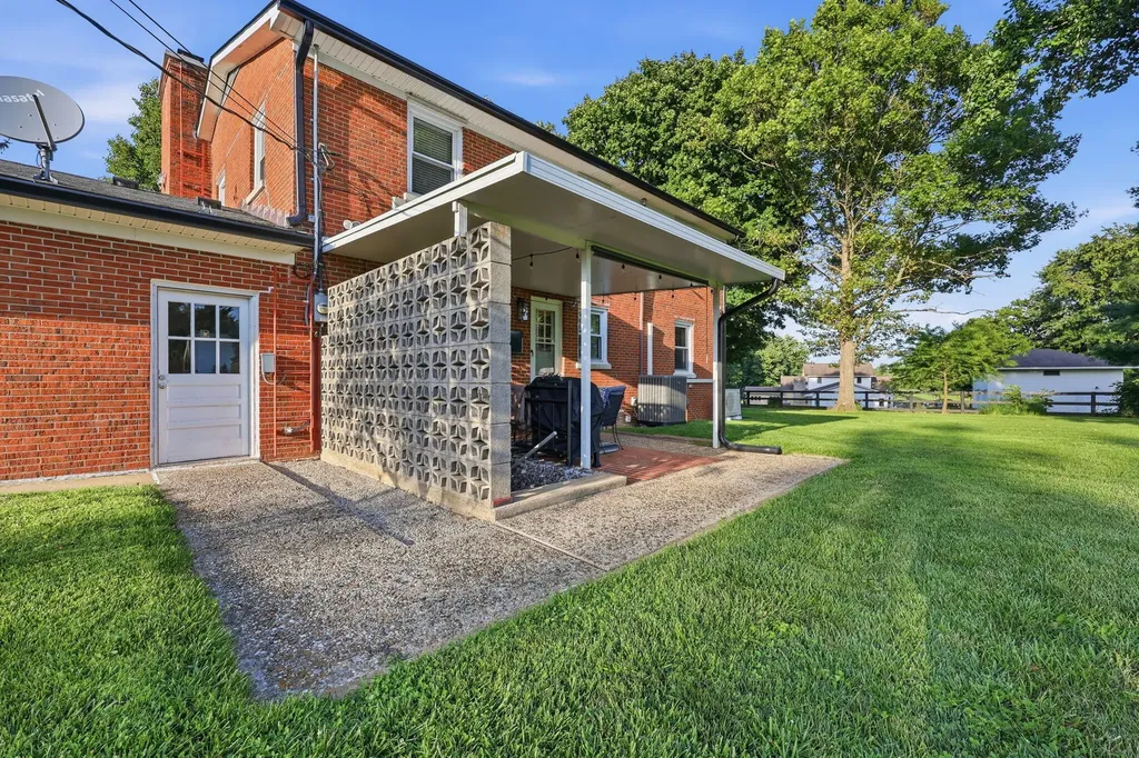 5061 Mt Horeb Pike Lexington KY 40511