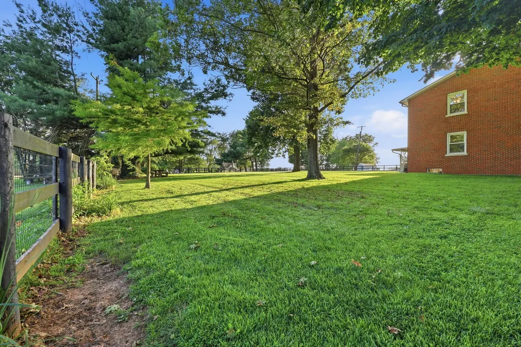 5061 Mt Horeb Pike Lexington KY 40511