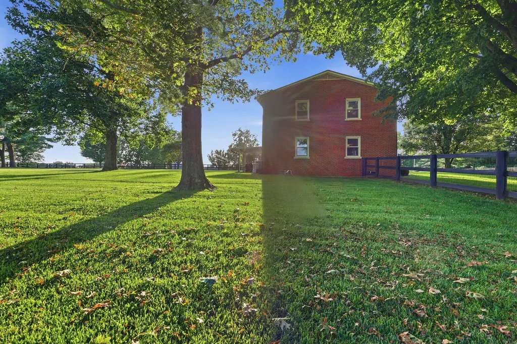 5061 Mt Horeb Pike Lexington KY 40511