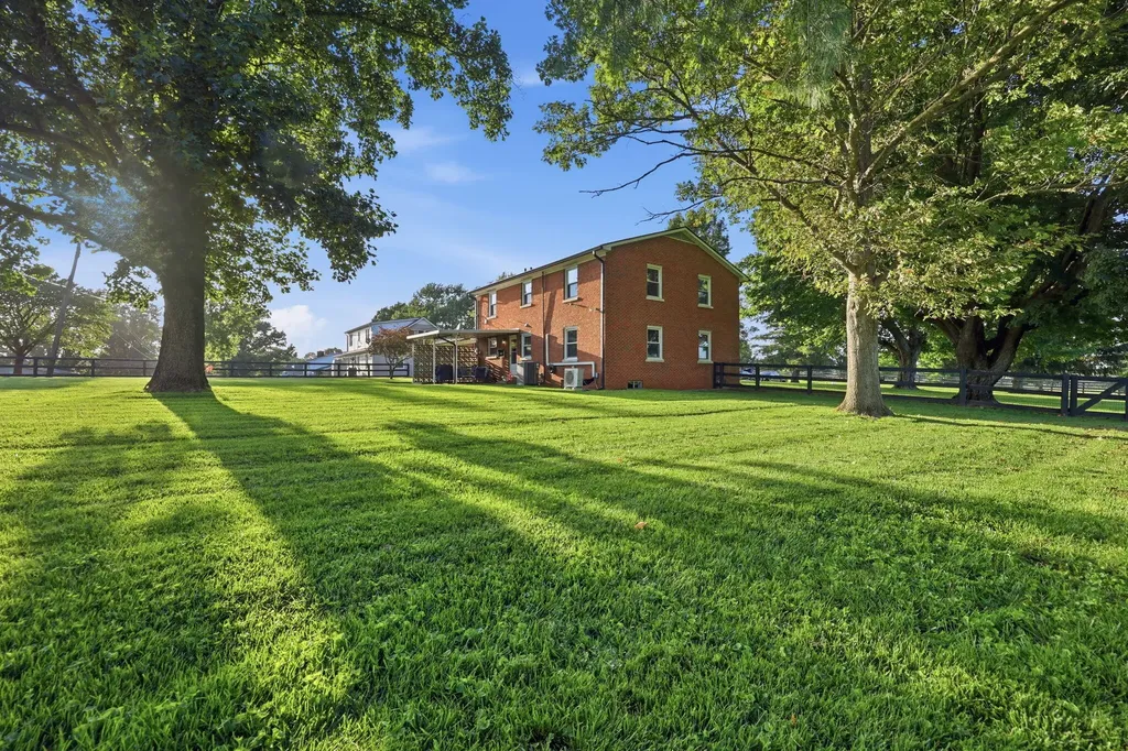 5061 Mt Horeb Pike Lexington KY 40511