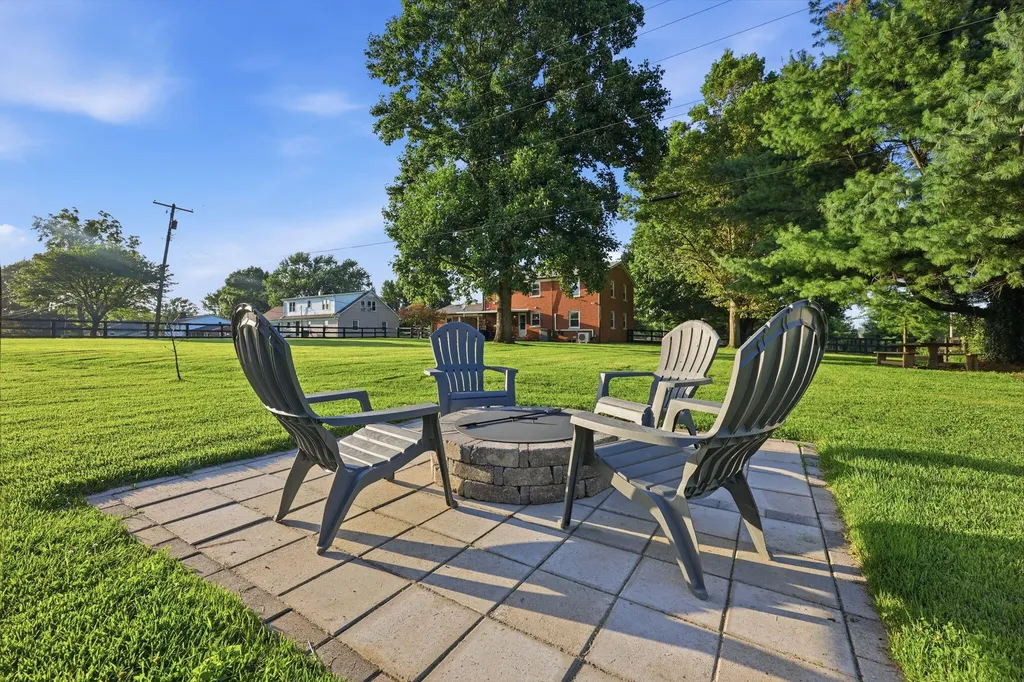 5061 Mt Horeb Pike Lexington KY 40511