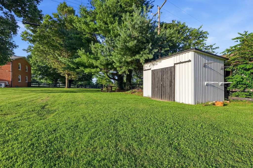 5061 Mt Horeb Pike Lexington KY 40511
