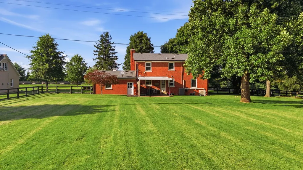 5061 Mt Horeb Pike Lexington KY 40511
