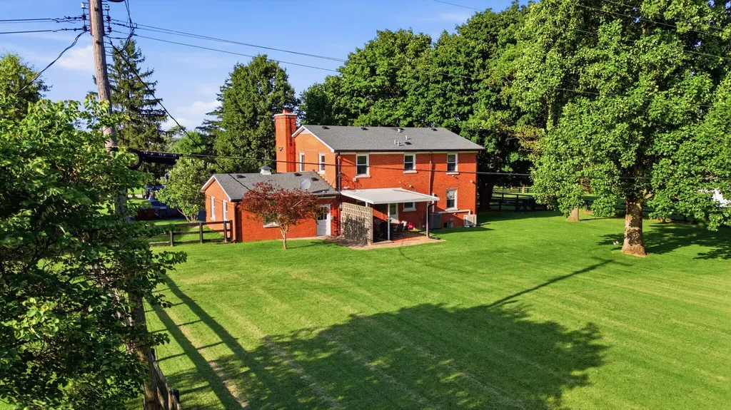 5061 Mt Horeb Pike Lexington KY 40511