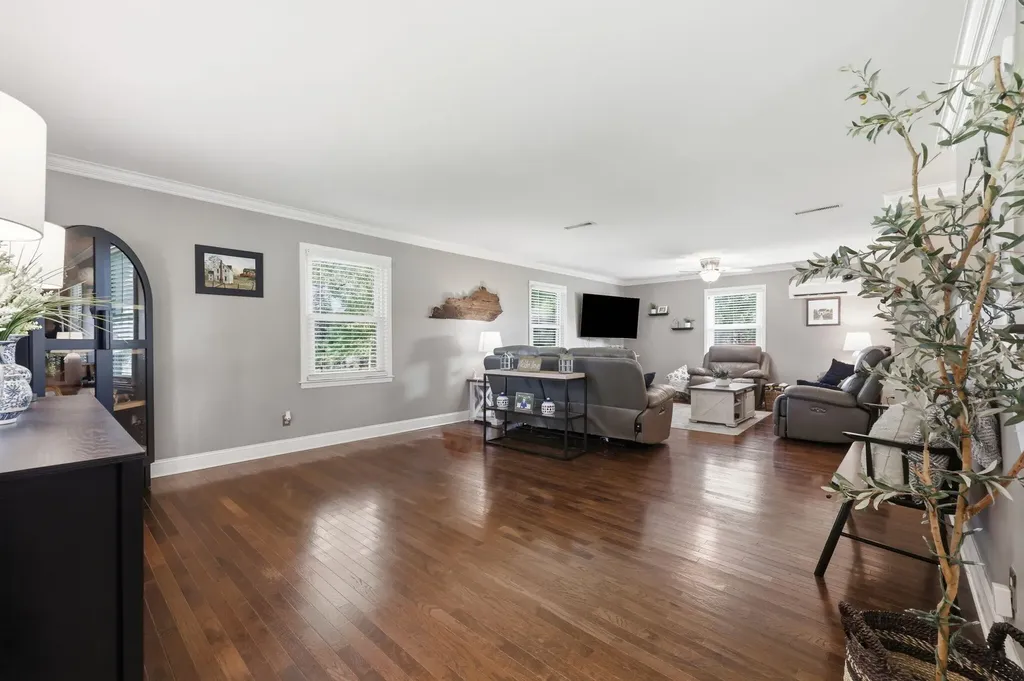 5061 Mt Horeb Pike Lexington KY 40511