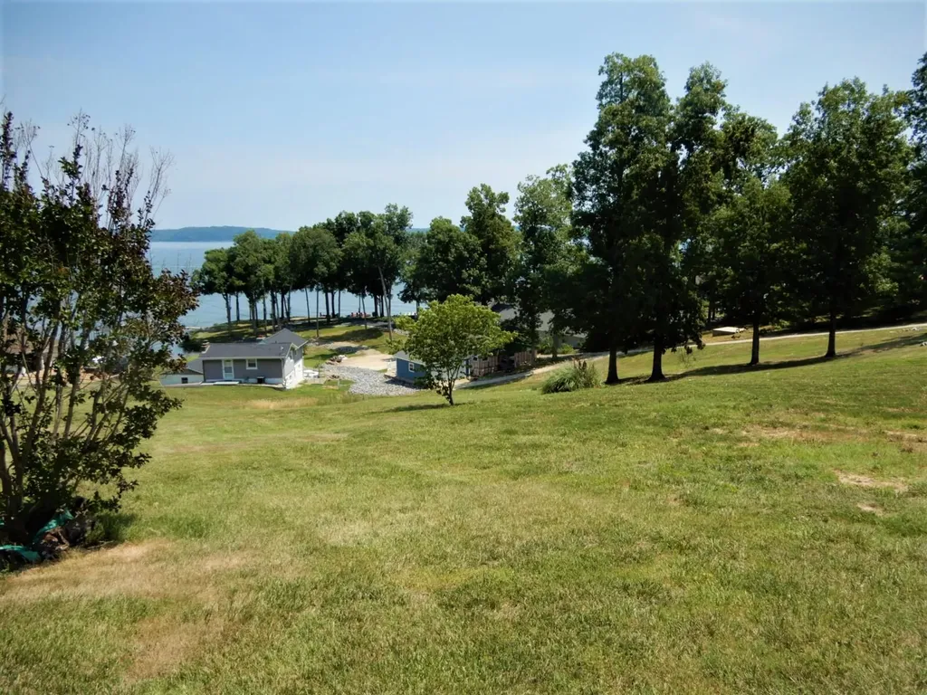 27 Paradise Point Gilbertsville KY 42044
