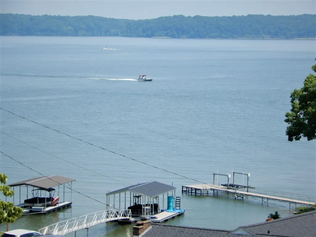 27 Paradise Point Gilbertsville KY 42044