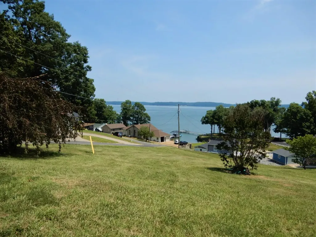 27 Paradise Point Gilbertsville KY 42044