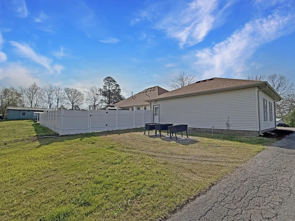 150 Wrather Road Murray KY 42071