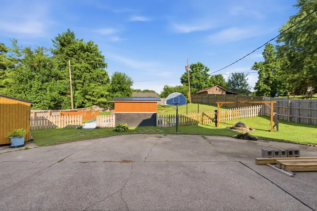 13 Bel Air Drive Winchester KY 40391