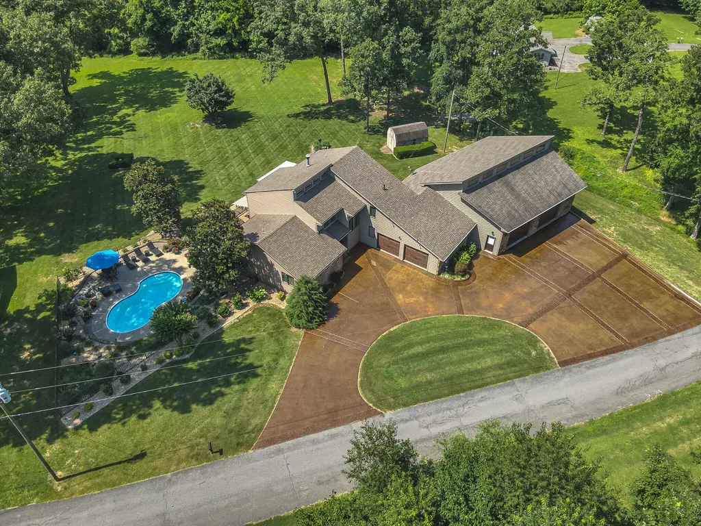 136 Lake Drive Benton KY 42025