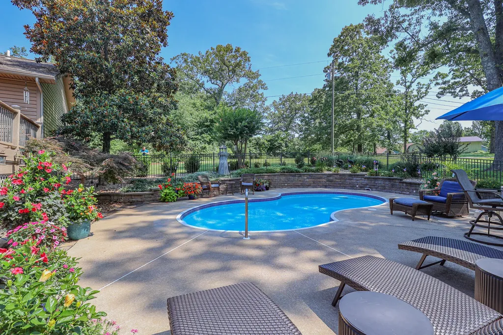 136 Lake Drive Benton KY 42025