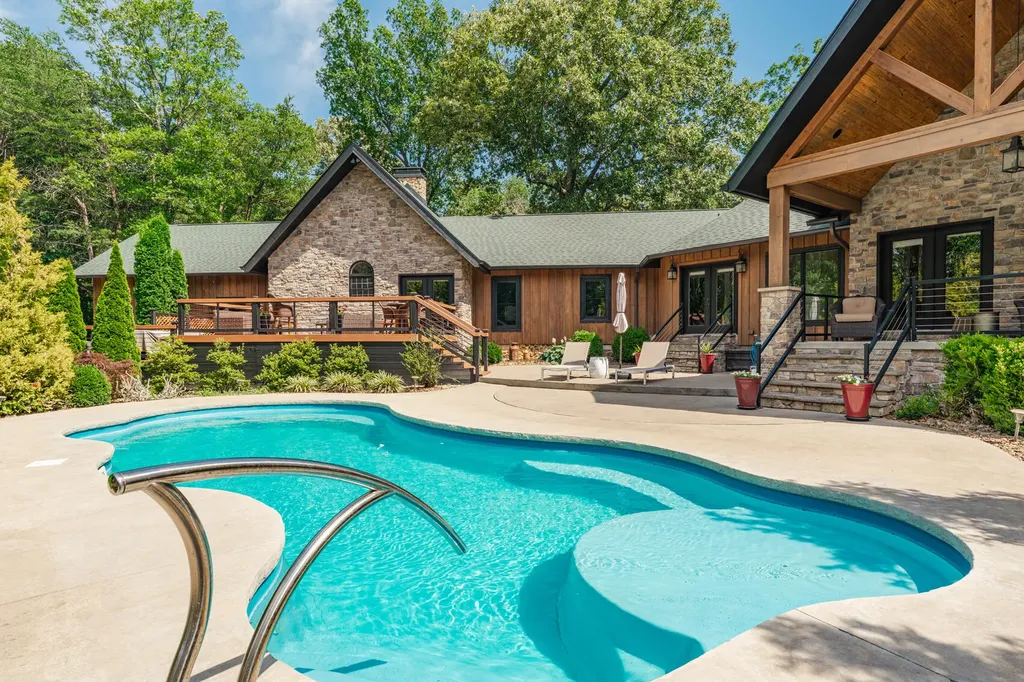 3115 Island Ford Road Madisonville KY 42431