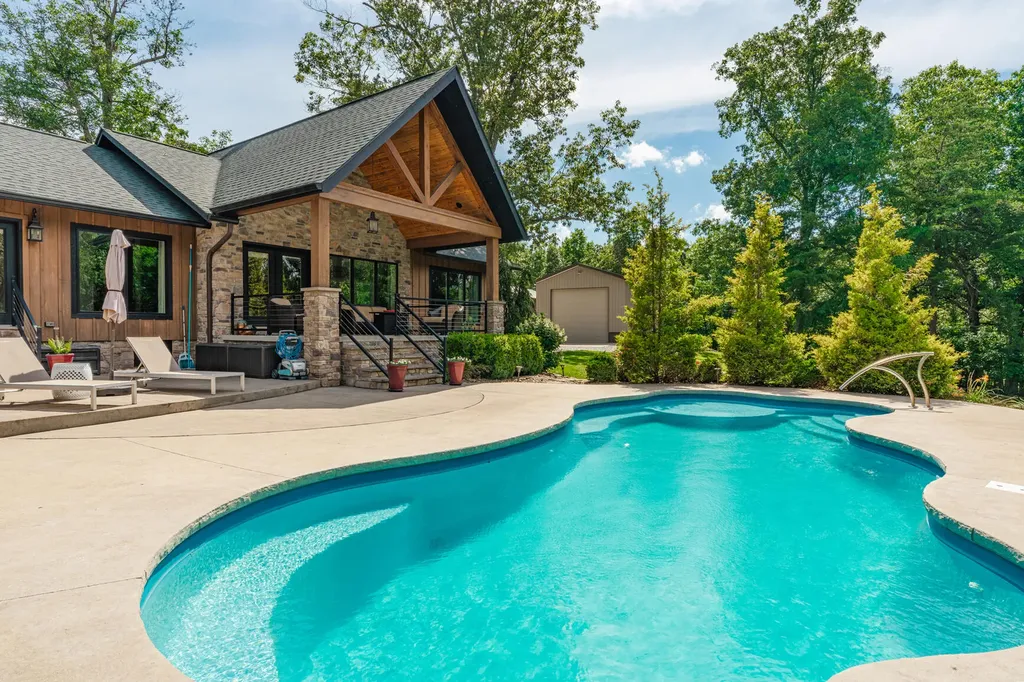 3115 Island Ford Road Madisonville KY 42431