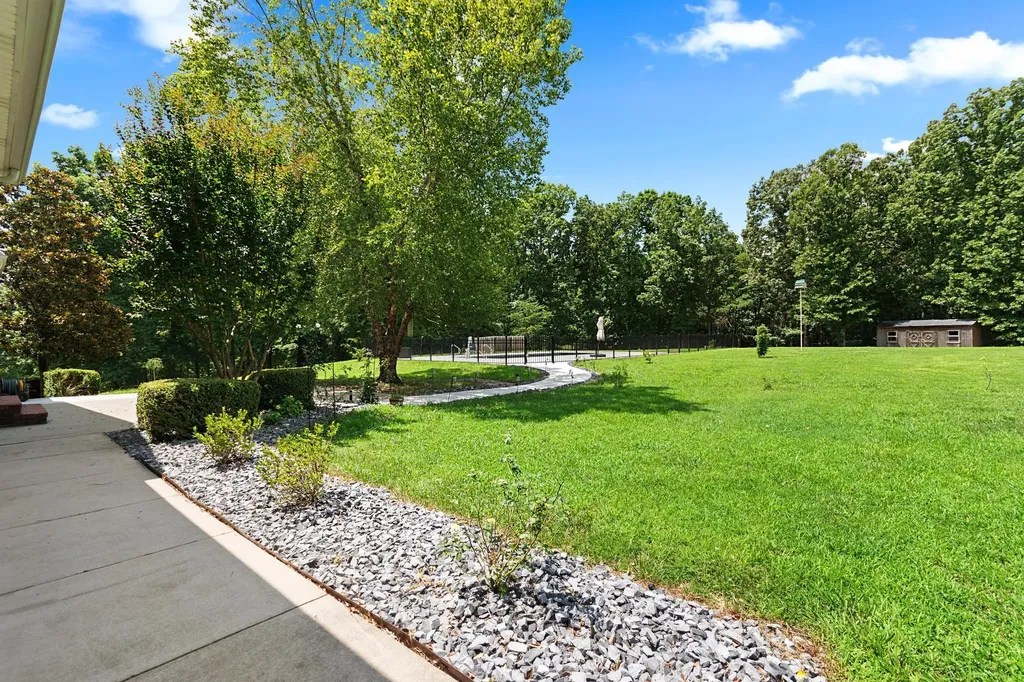 1075 Bent Creek Drive Benton KY 42025