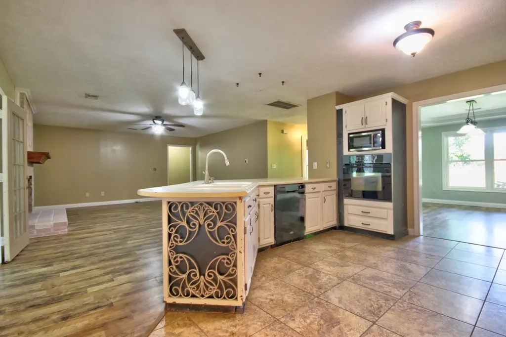 861 College Hill Road Waco KY 40385