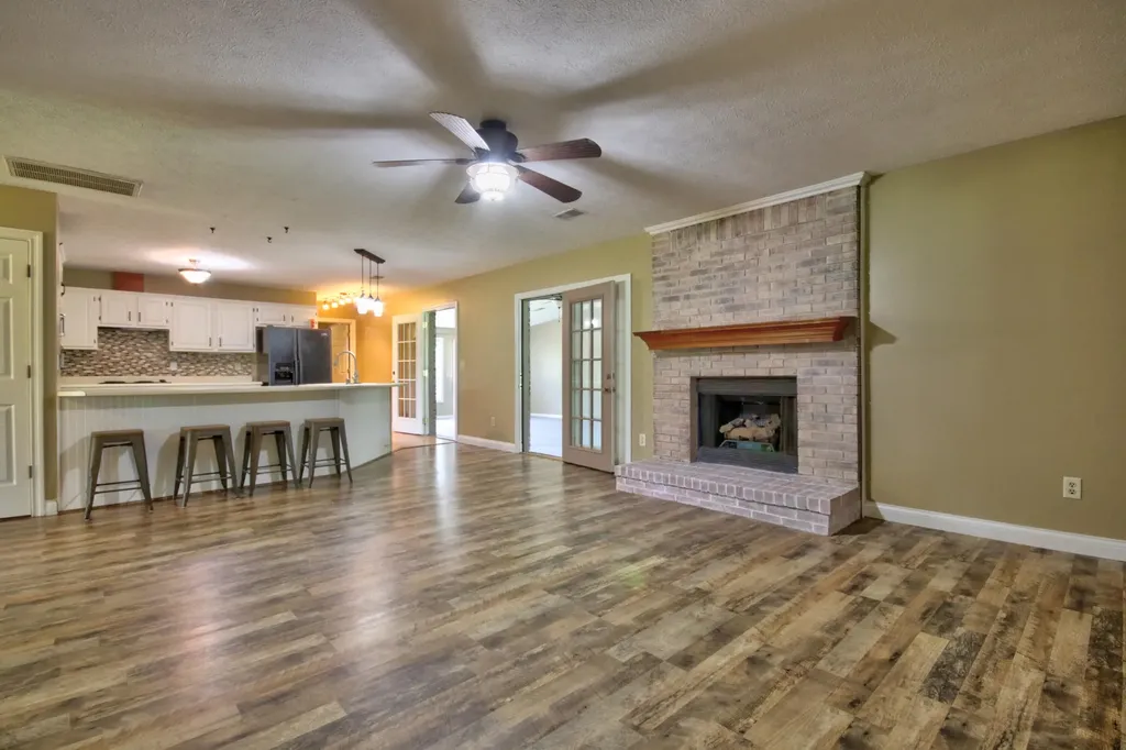 861 College Hill Road Waco KY 40385