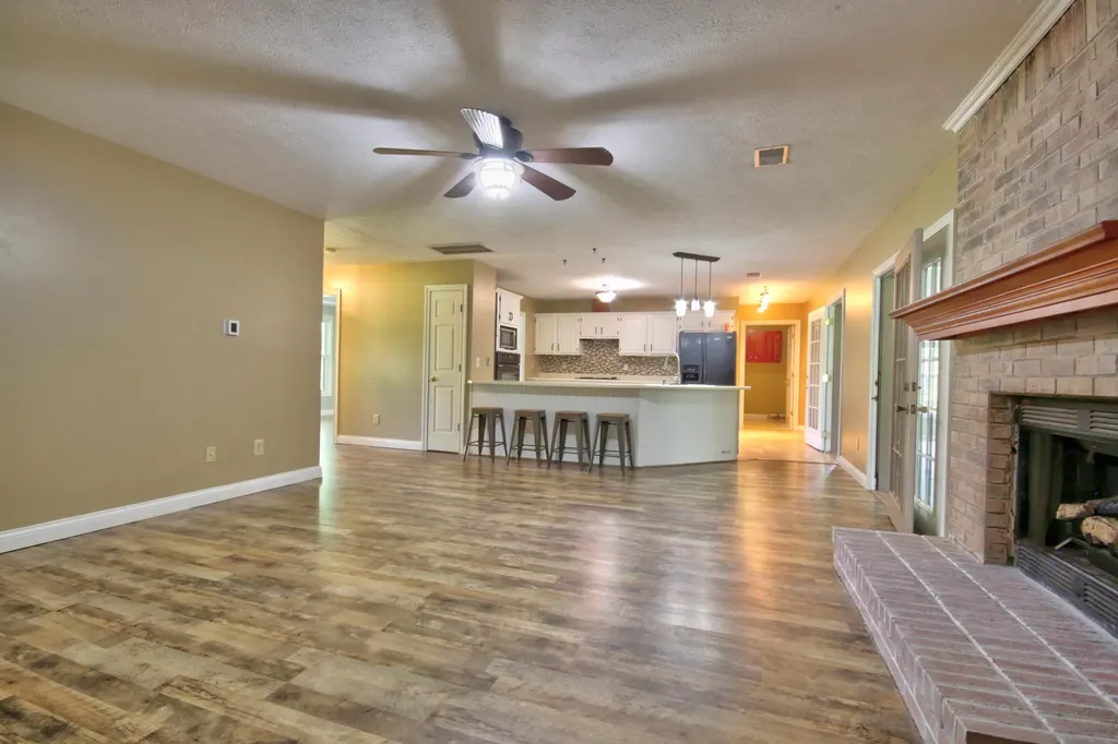 861 College Hill Road Waco KY 40385