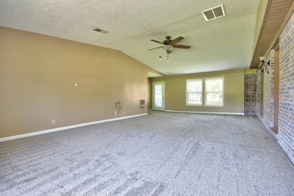 861 College Hill Road Waco KY 40385