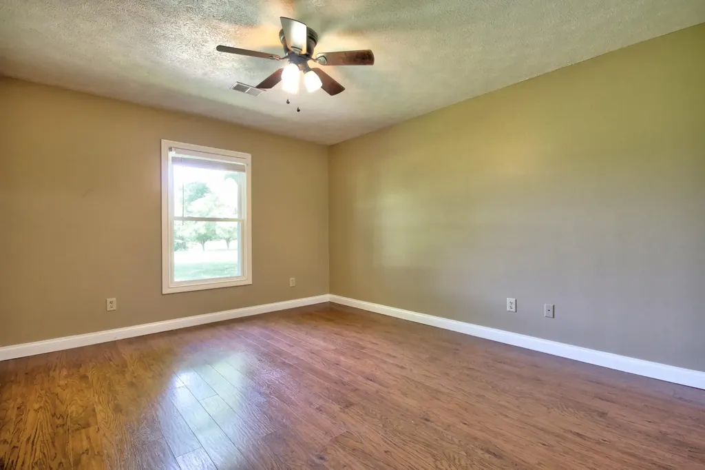 861 College Hill Road Waco KY 40385
