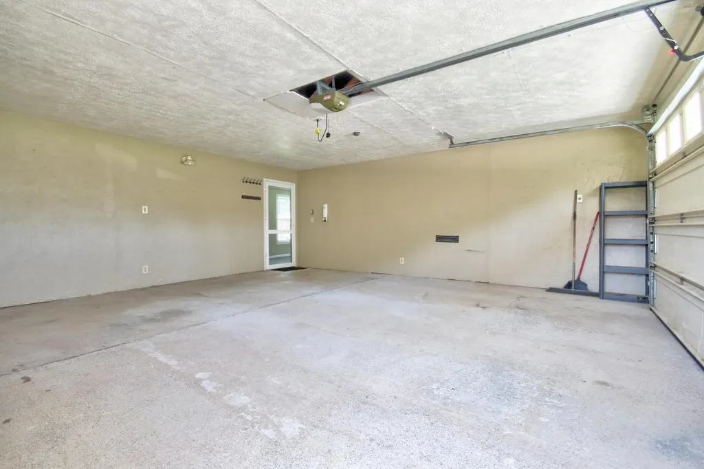 861 College Hill Road Waco KY 40385