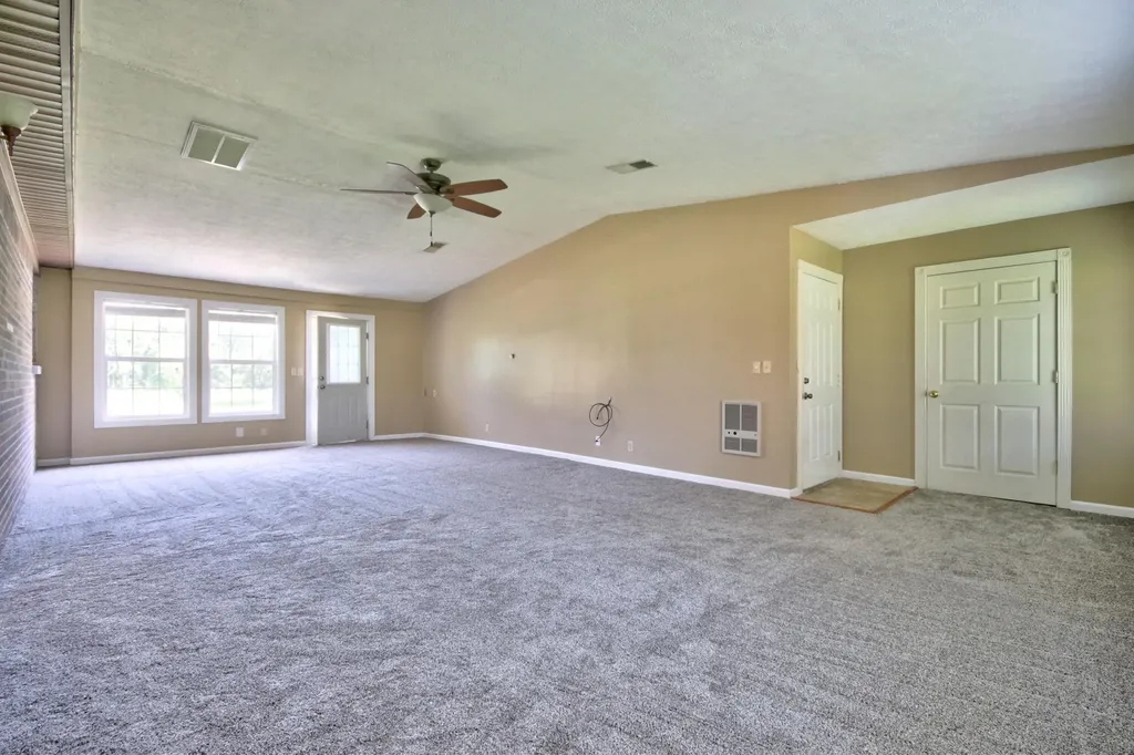 861 College Hill Road Waco KY 40385
